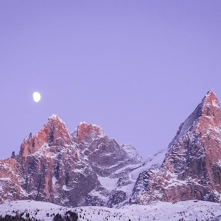 Hotel Mont-Blanc Chamonix Bagian luar foto